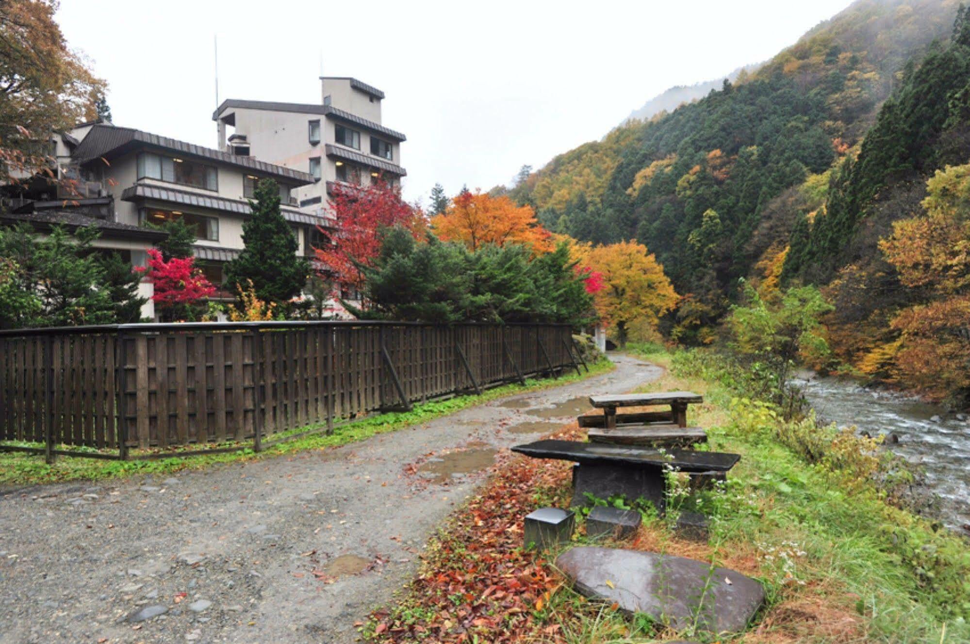 谷川温泉 檜の宿 水上山荘 みなかみ町 エクステリア 写真