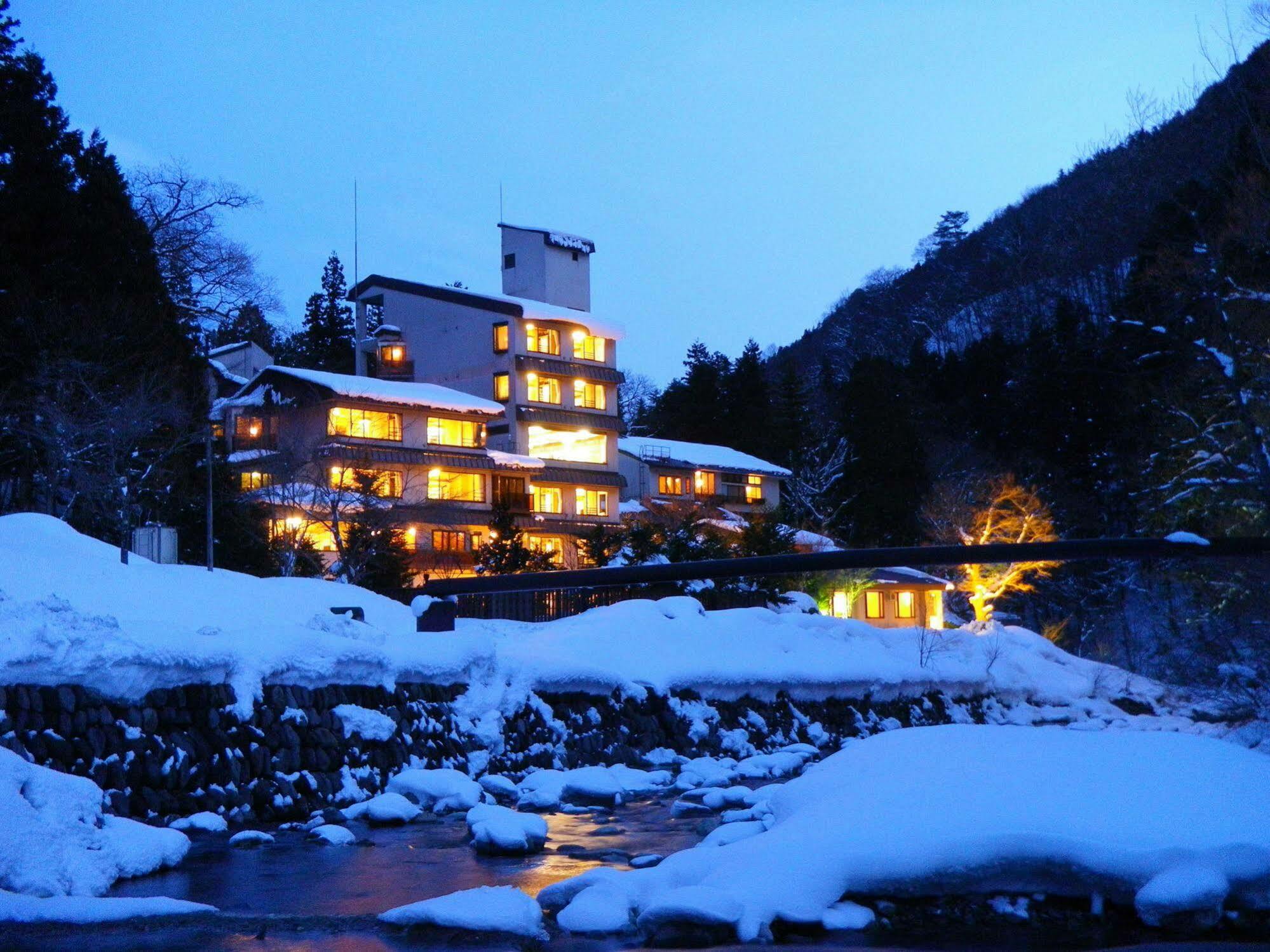谷川温泉 檜の宿 水上山荘 みなかみ町 エクステリア 写真